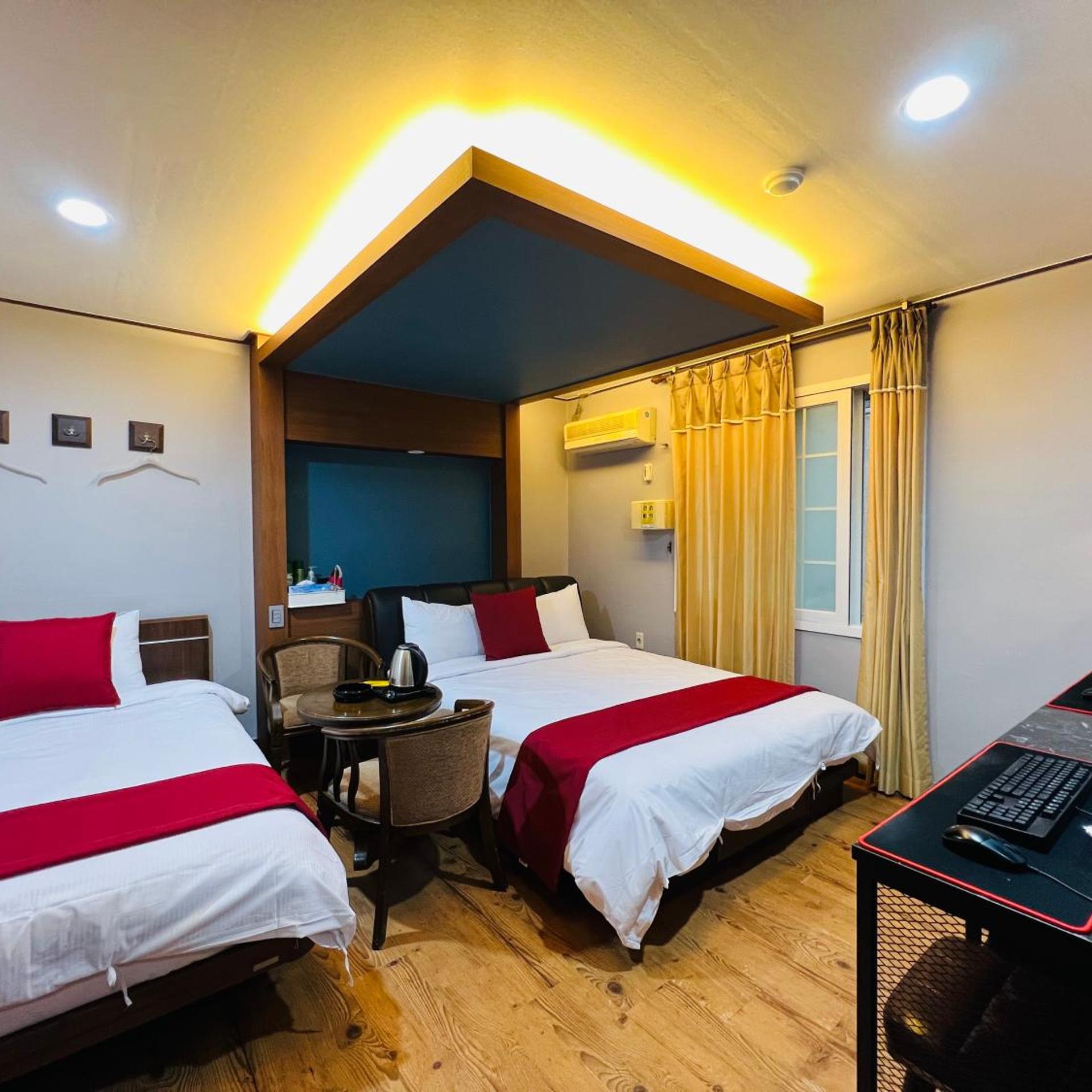 Sweet Hotel 23/47