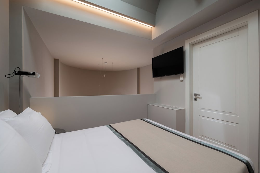 Presidential, Suite, 2 Queen Beds, Port View, Sofa, Hot Tub, Terrace