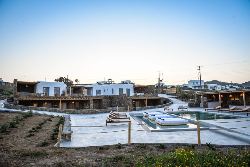 Myconian Crown Suites 44/51