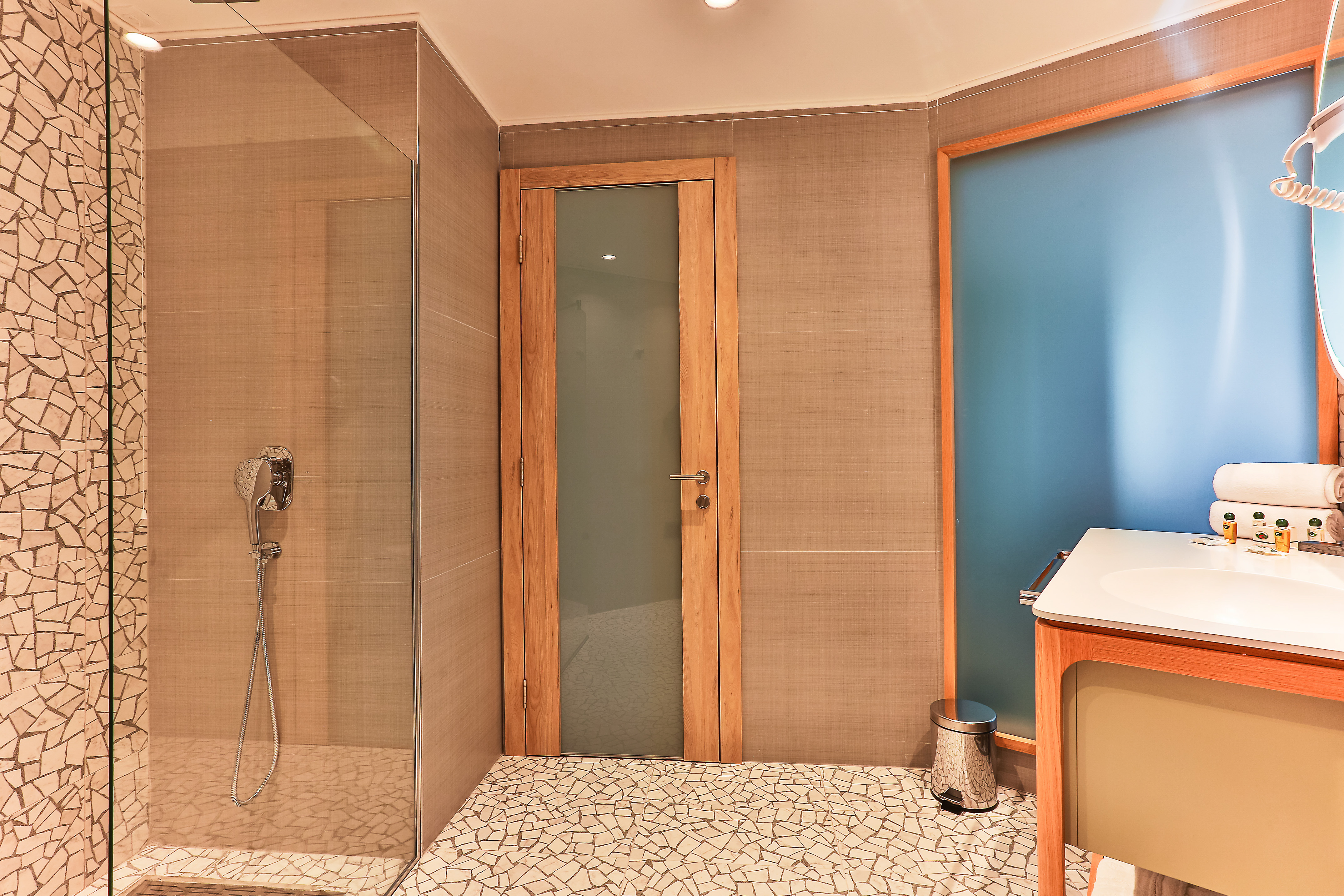 Carine Hotel Centar 47/50