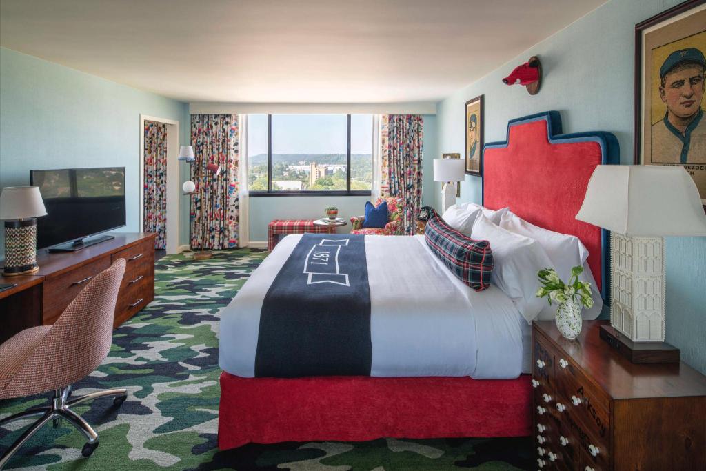 Wings, Suite, King Bed