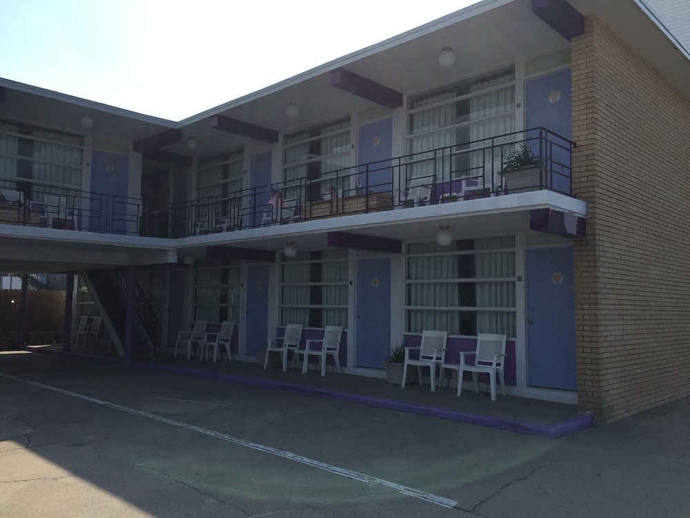 Monaco Motel 4/46