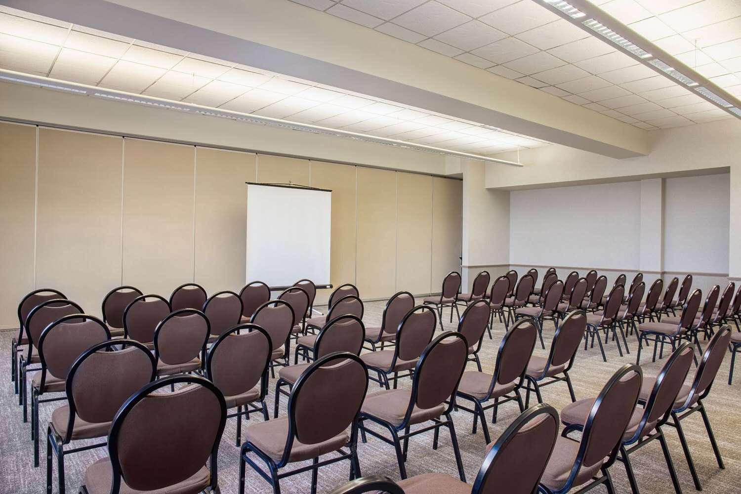 Days Inn & Suites By Wyndham West Edmonton 13/20