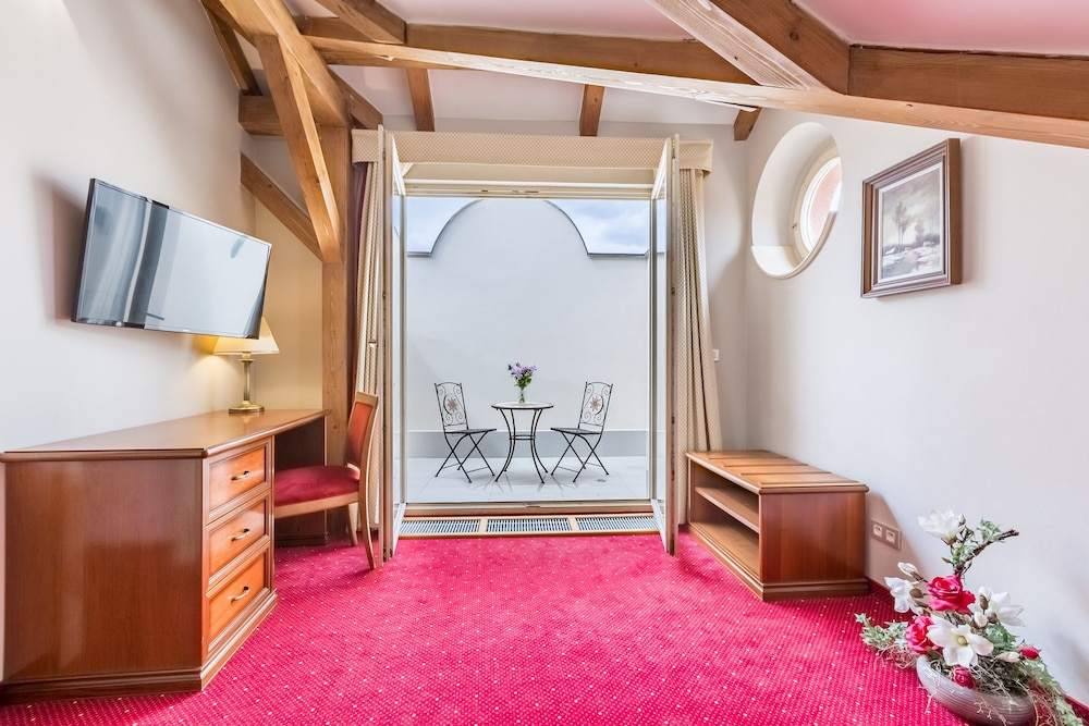 Caruso Old Town Hotel 65/77