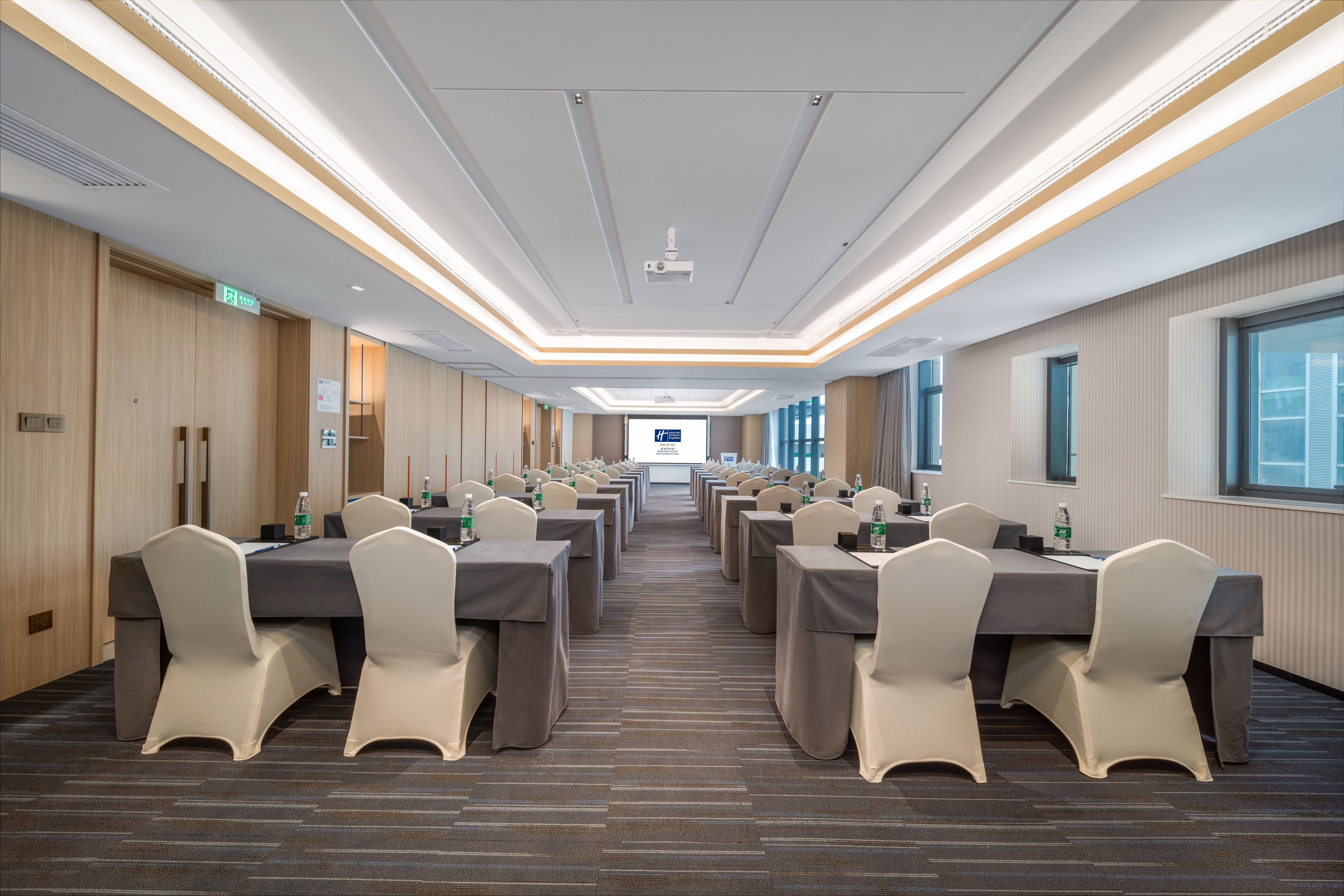 Holiday Inn Express Rongcheng Science and Technology Park 47/53