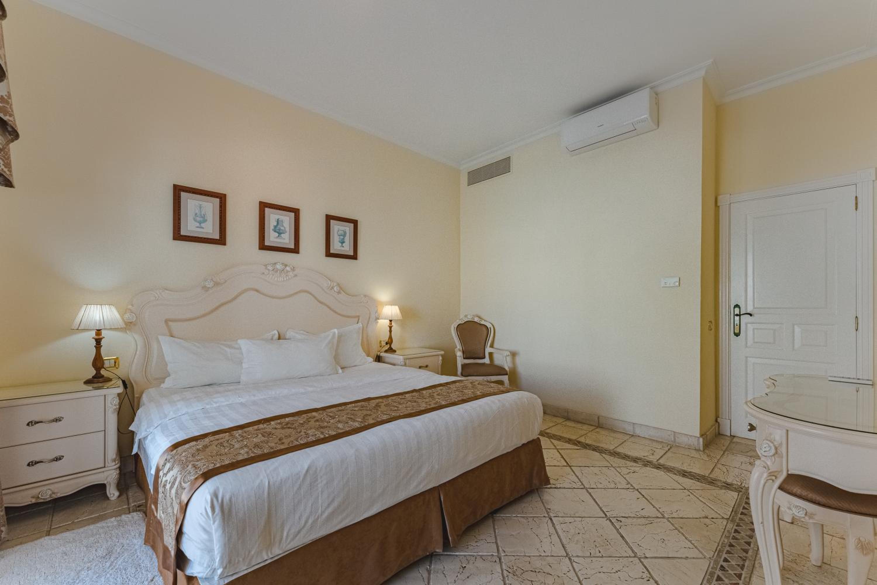جناح بسرير كينج وسرير فردي، Flamingo Suites 3/8