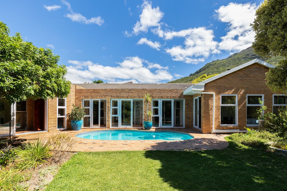Hout Bay Hilltop 19/23