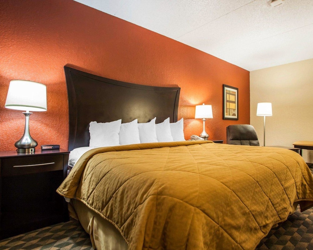 Quality Inn and Suites Ames Conference Center Near ISU Campus 14/48