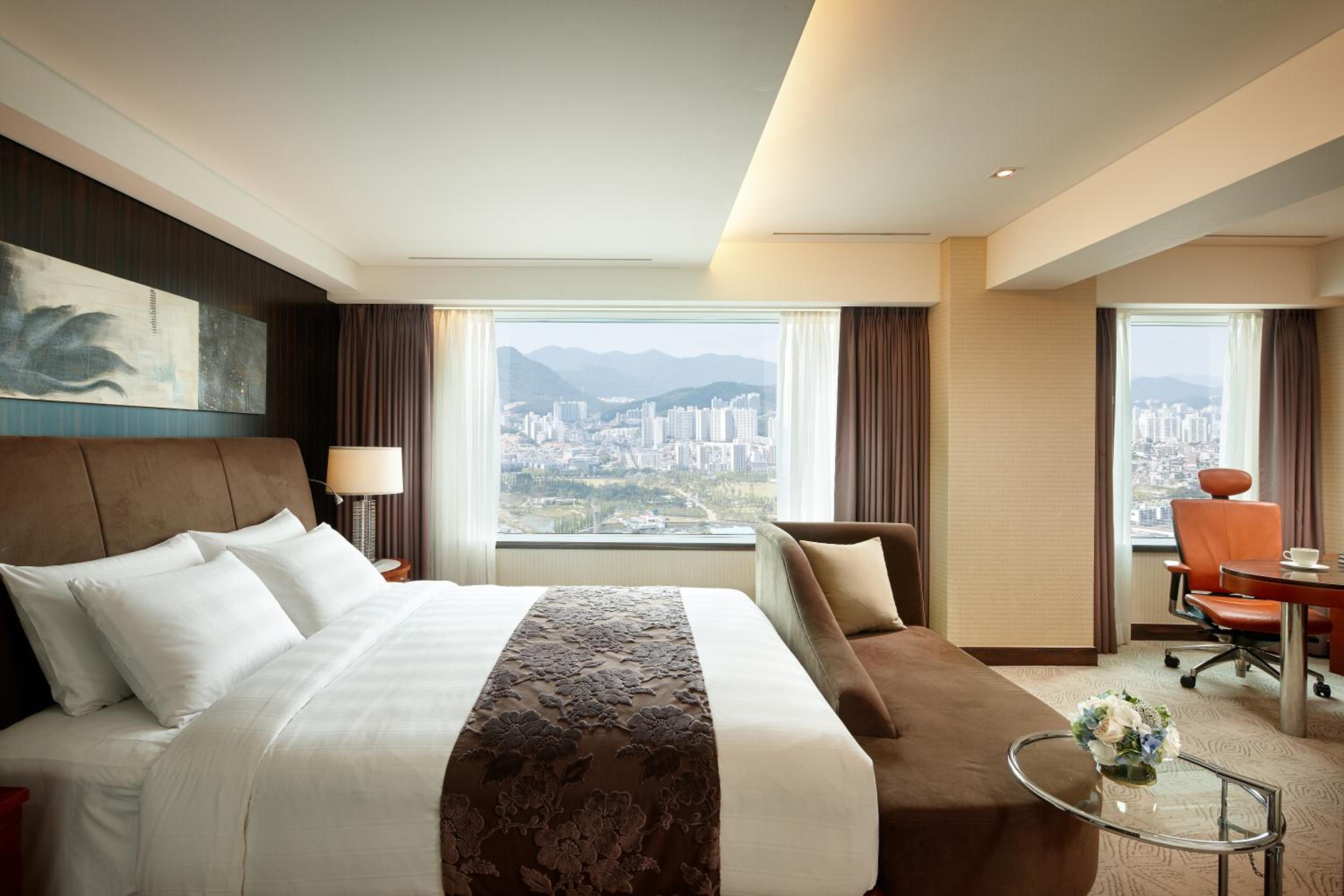 Room at Lotte Hotel Busan, BUSAN
