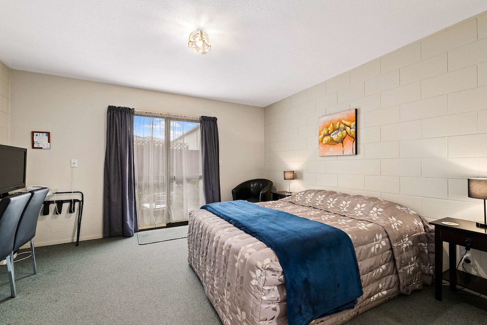 ROOM, QUEEN BED