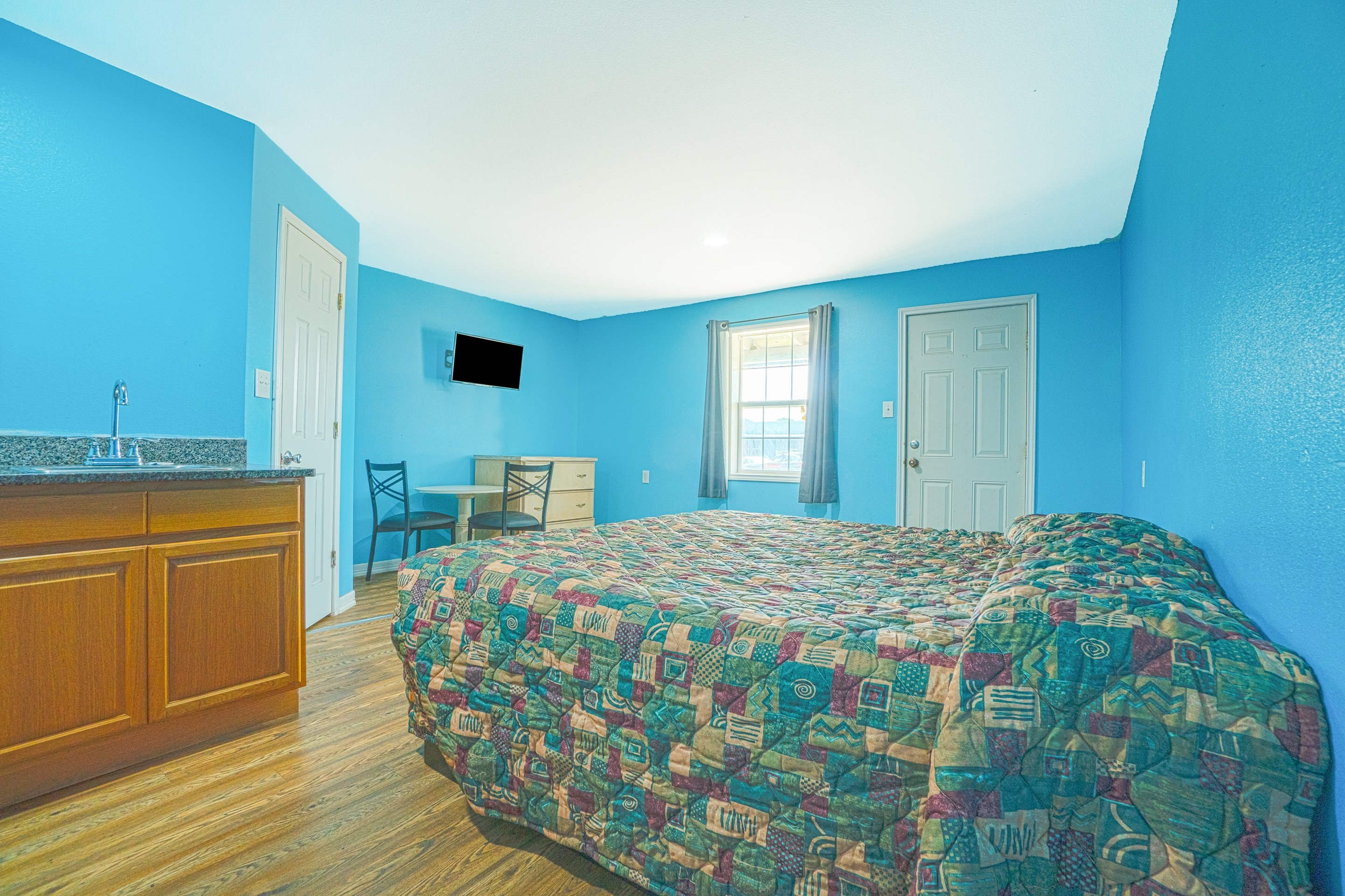 ROOM, KING BED