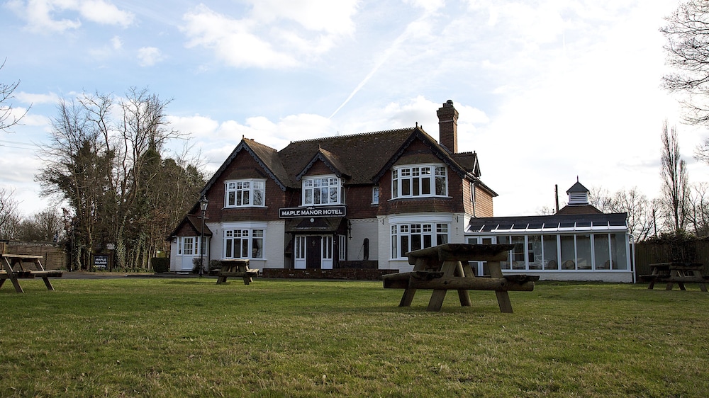 The Maple Manor Hotel 27/30