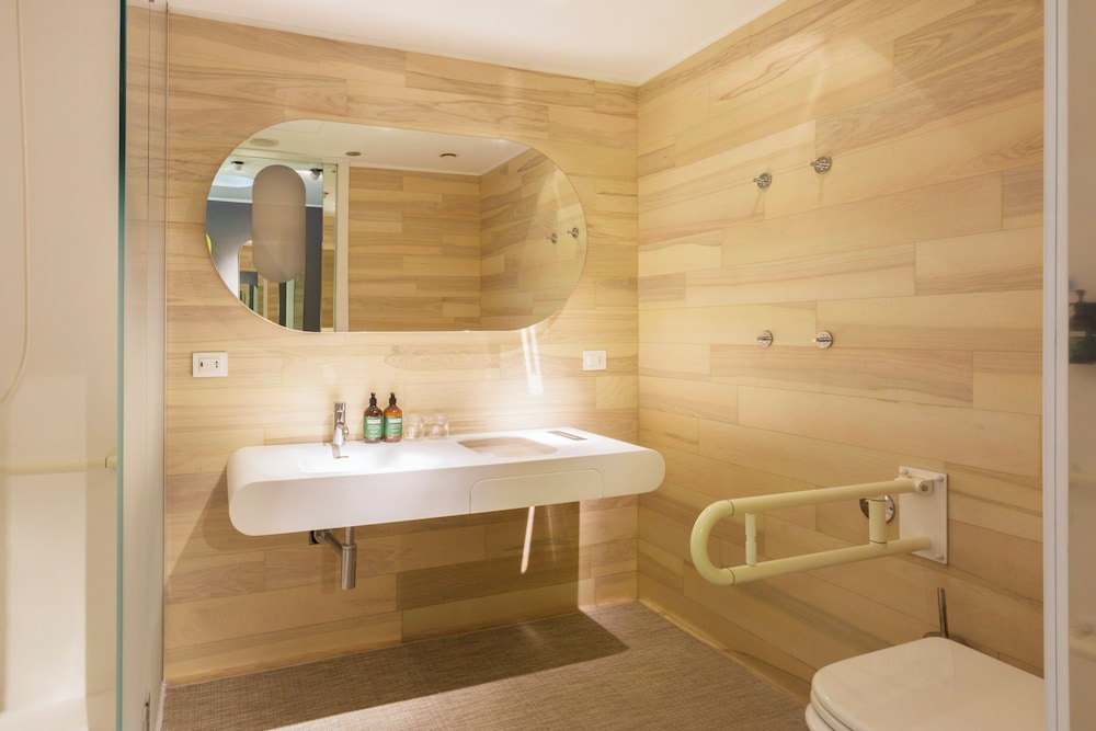 voco Milan-Fiere, an IHG Hotel 46/48