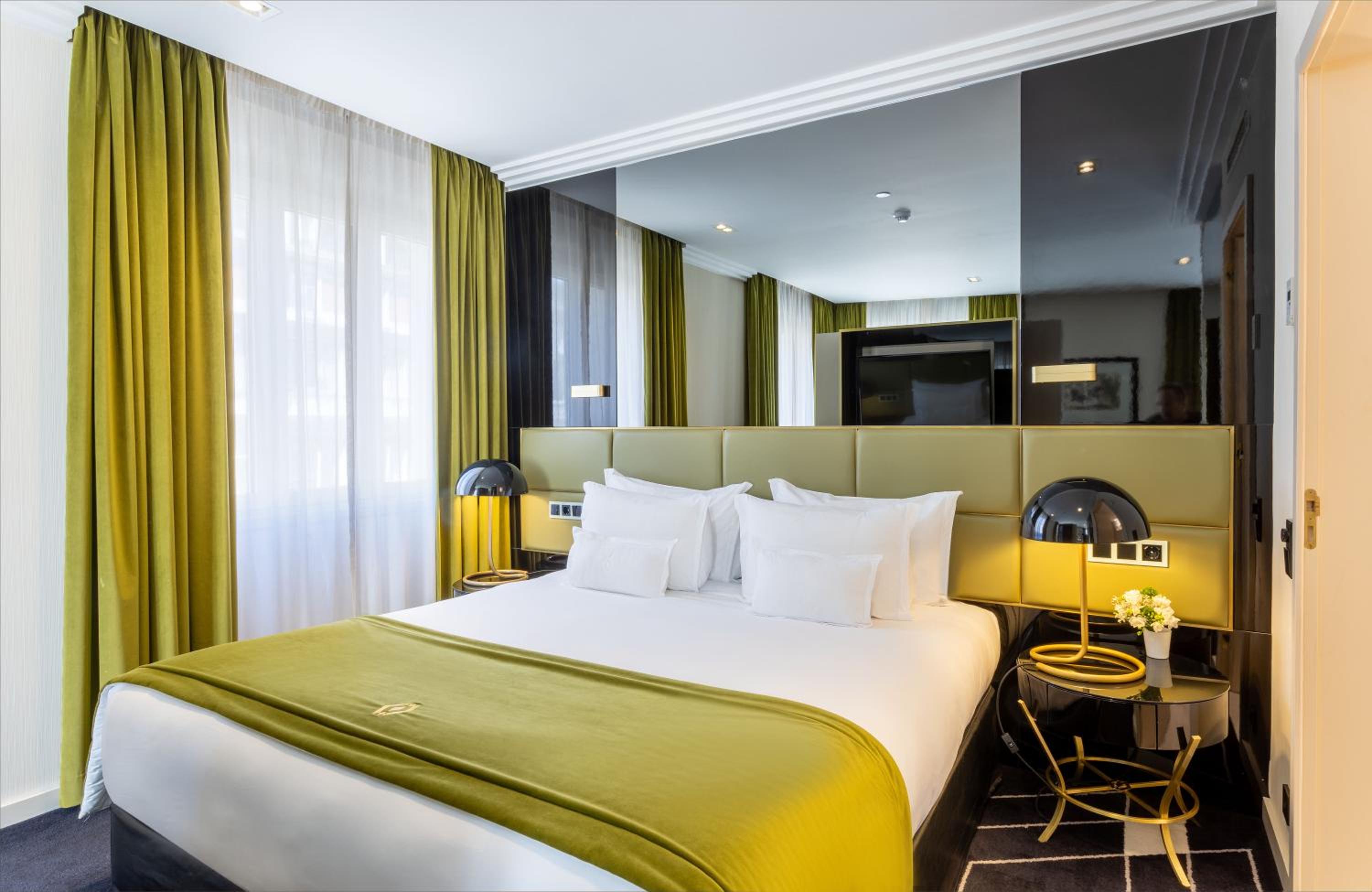 Rossio, Suite, Queen Bed, Square View
