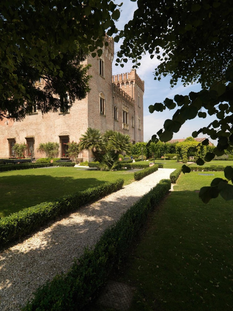 Relais Castello Bevilacqua 40/50