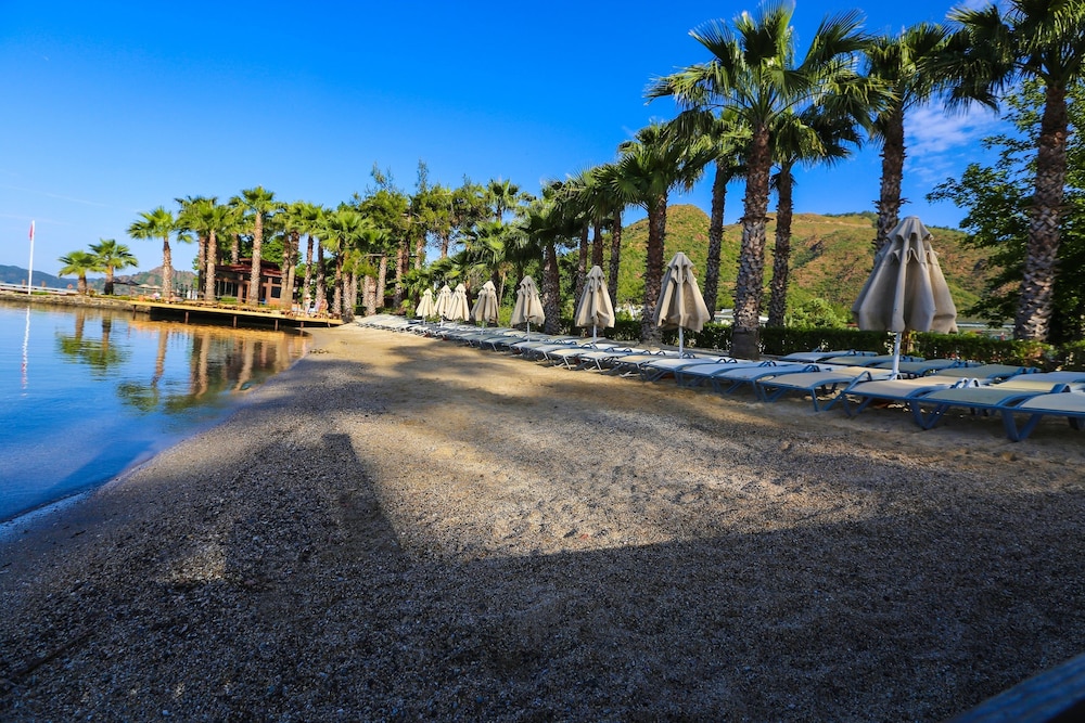 Fortezza Beach Resort 62/70