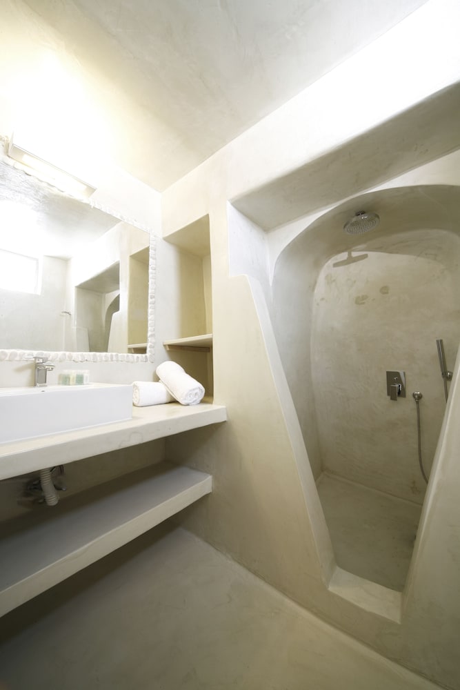 Chroma Suites 30/33