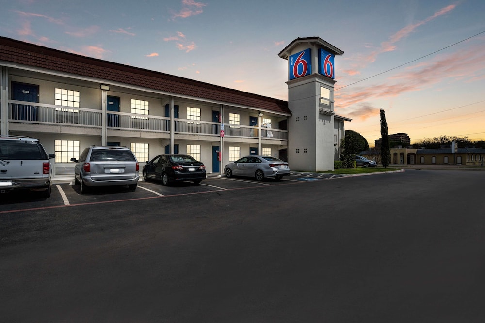 Motel6 Dallas, TX - Market Center 33/45