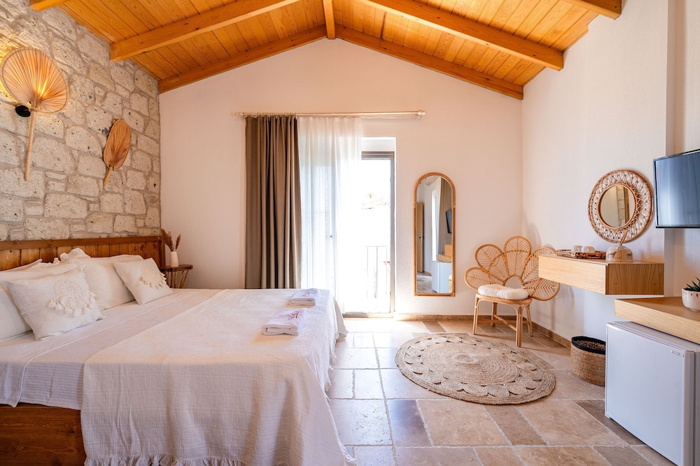 Hatica By Fora Alacati 5/22