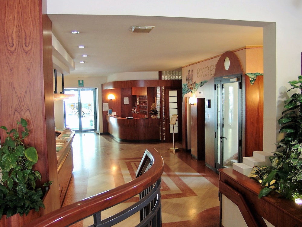Hotel Excelsior 7/39