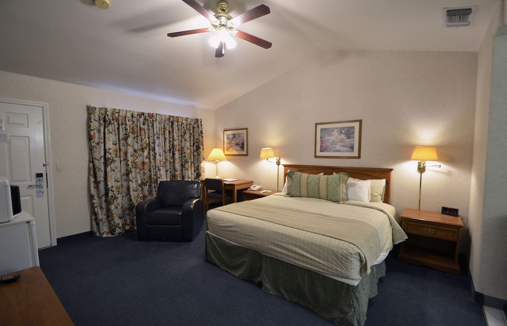 Garden Inn and Suites 17/48