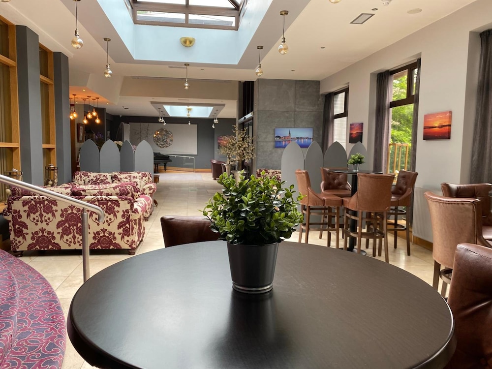 TWIN TREES HOTEL AND LEISURE CLUB(FORMERLY Downhill House Hotel) 29/54