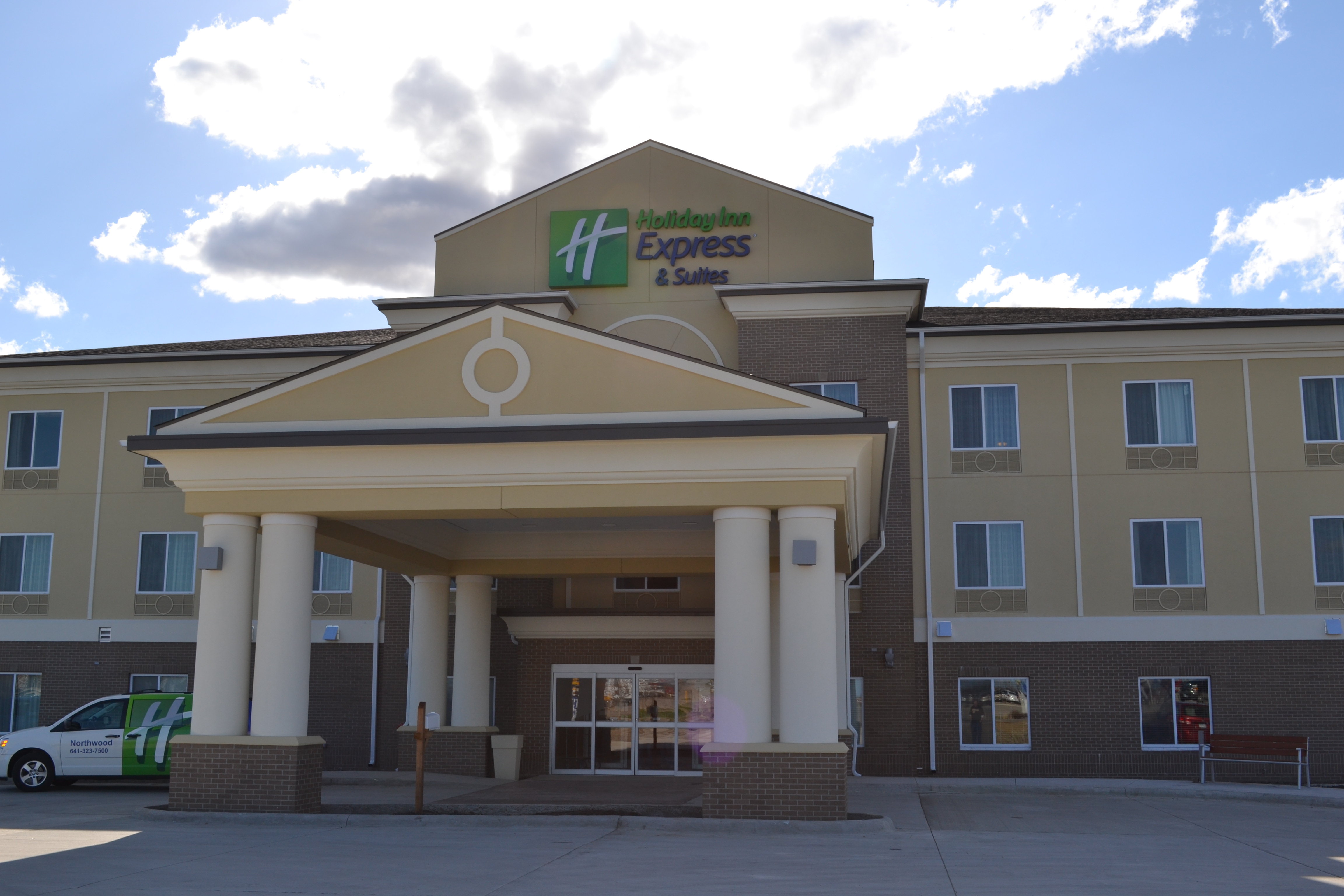 Holiday Inn Express Hotel & Suites Northwood 68/71