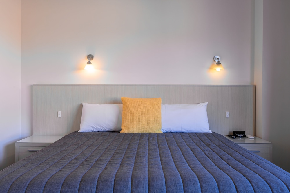 Mayfair Plaza Motel 23/53
