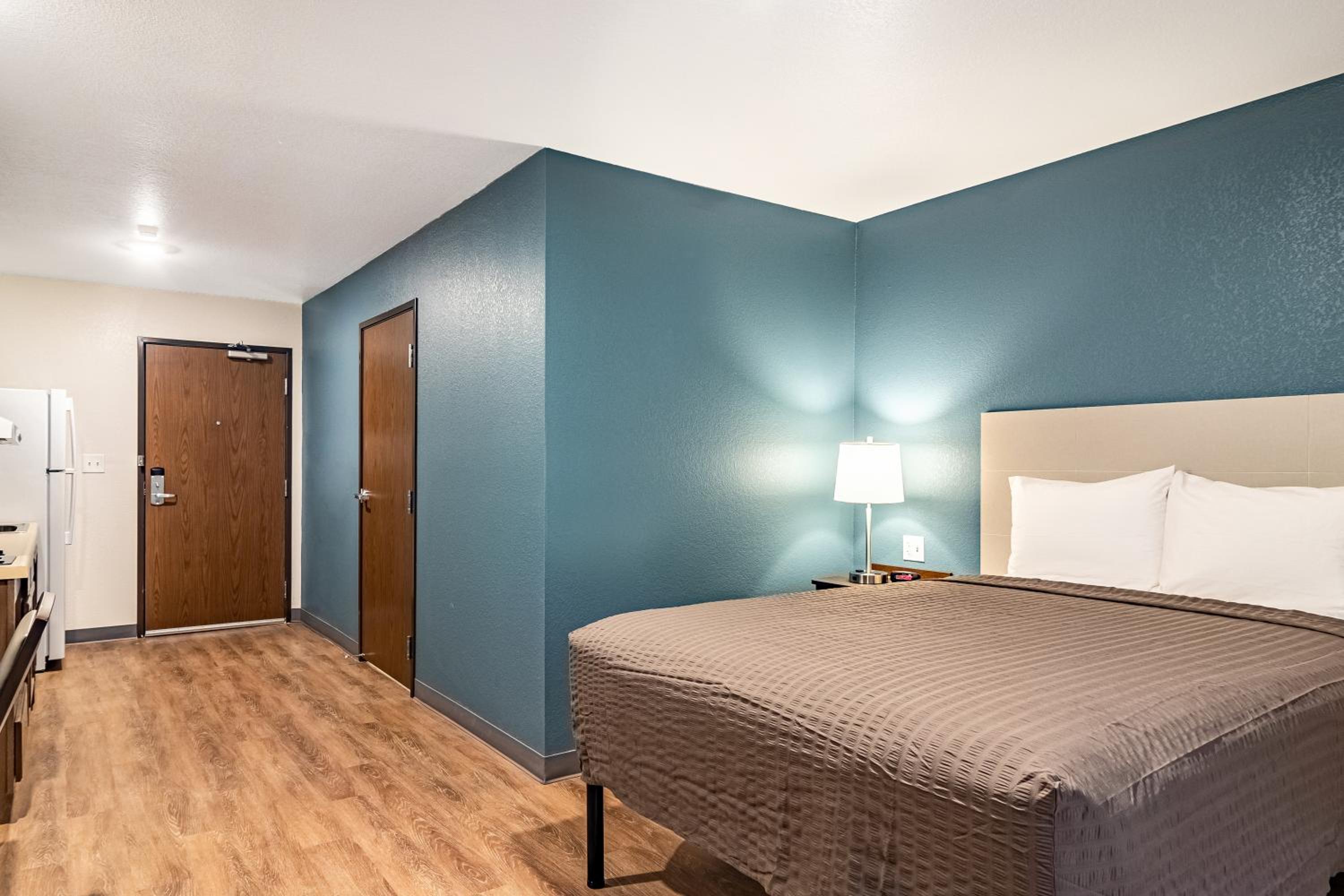Room, Queen Bed, Sofa