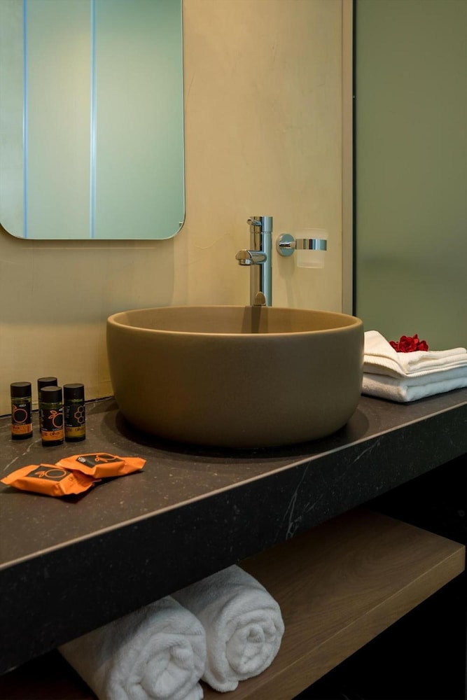 Contessa Boutique Hotel 50/65
