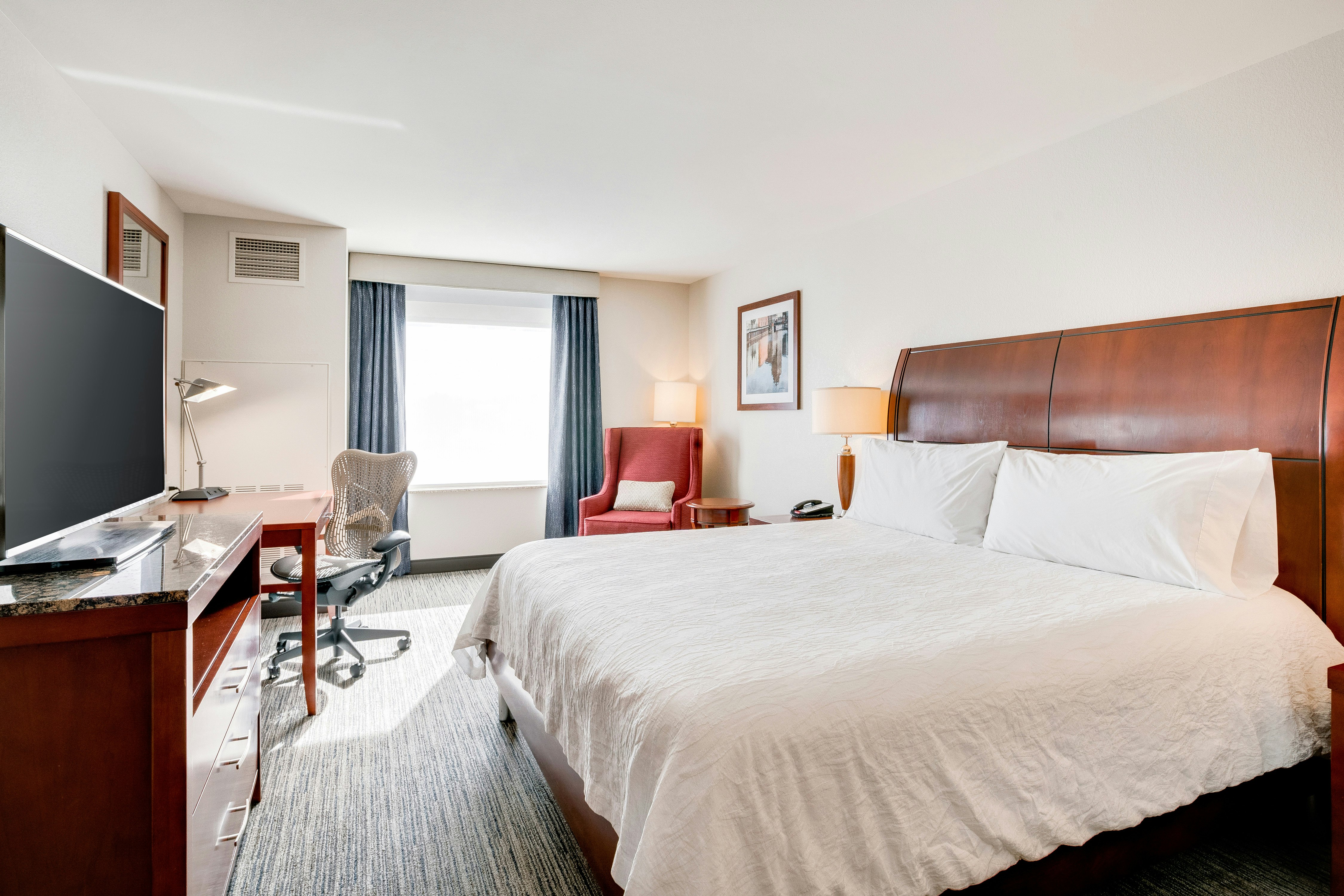 ROOM, KING BED