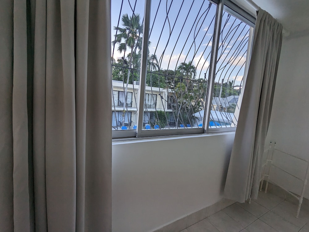 Pirate’s Inn Apartment Hotel 10/59