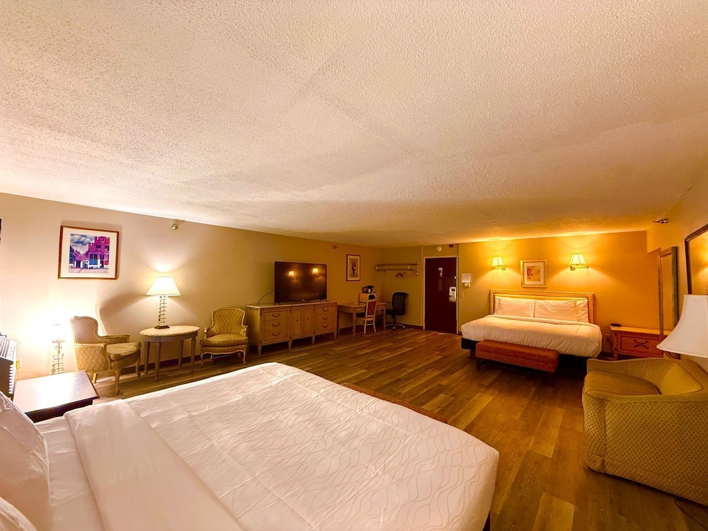 Presque Isle Inn and Convention Center 7/48