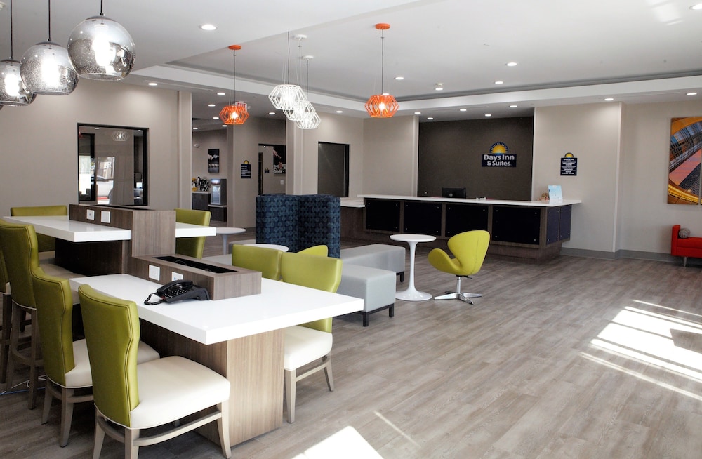 Days Inn & Suites by Wyndham Houston NW Cypress 23/26