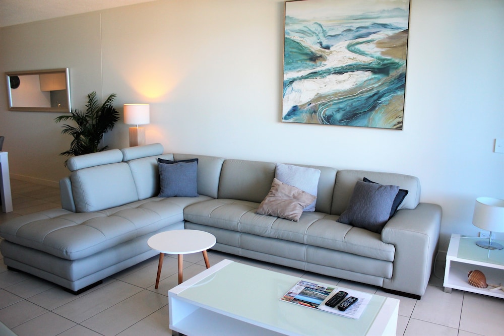Blue C Coolangatta 53/77