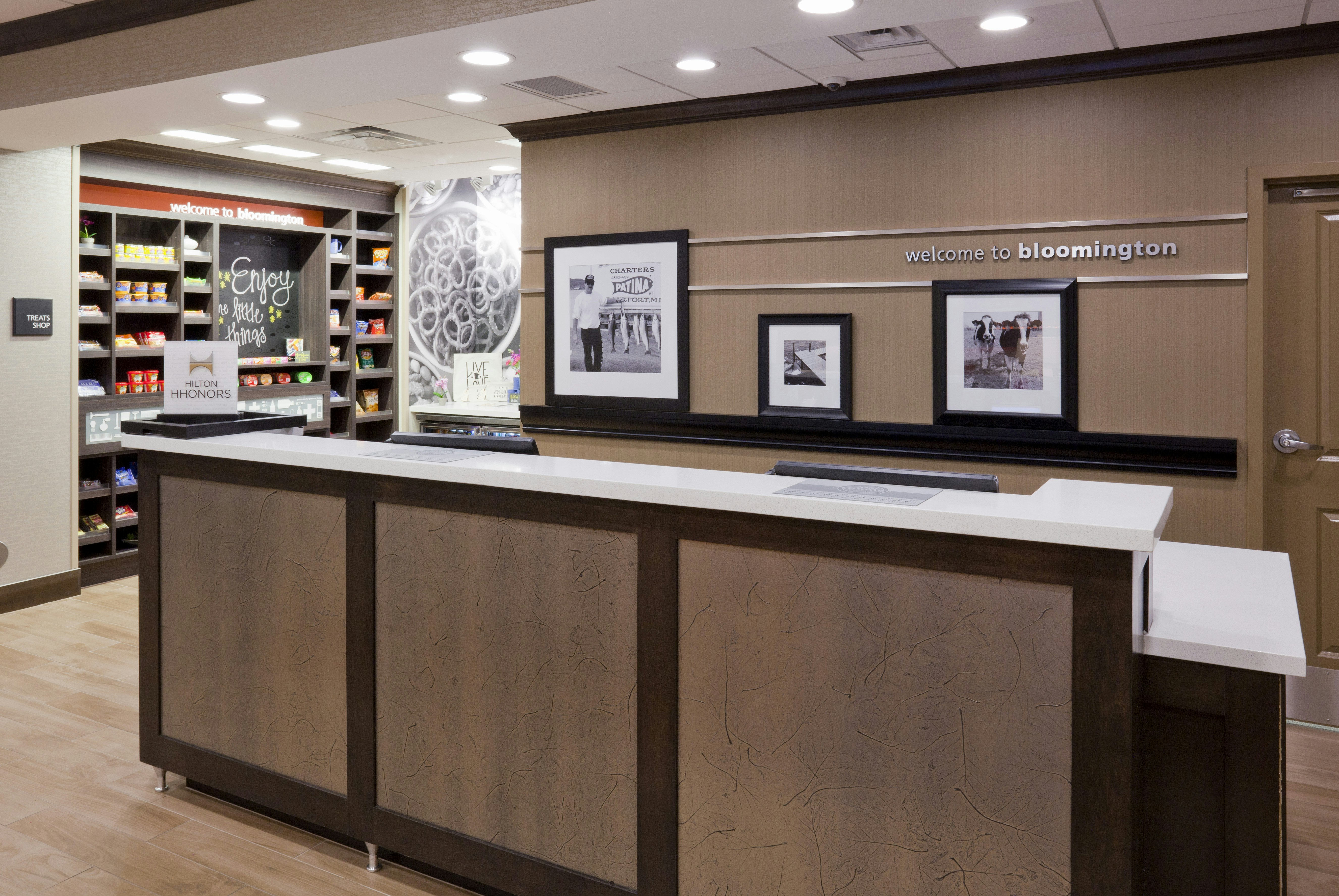 Lobby at Hampton Inn Bloomington West, BLOOMINGTON - MN
