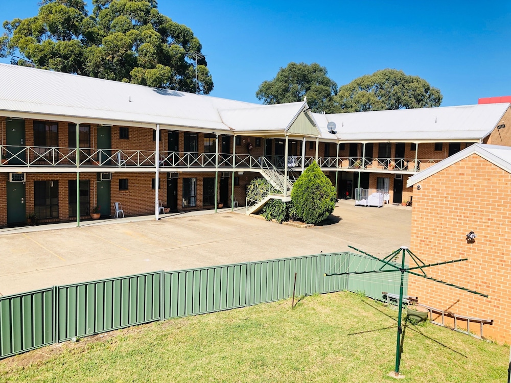 Campbelltown Colonial Motor Inn 50/68
