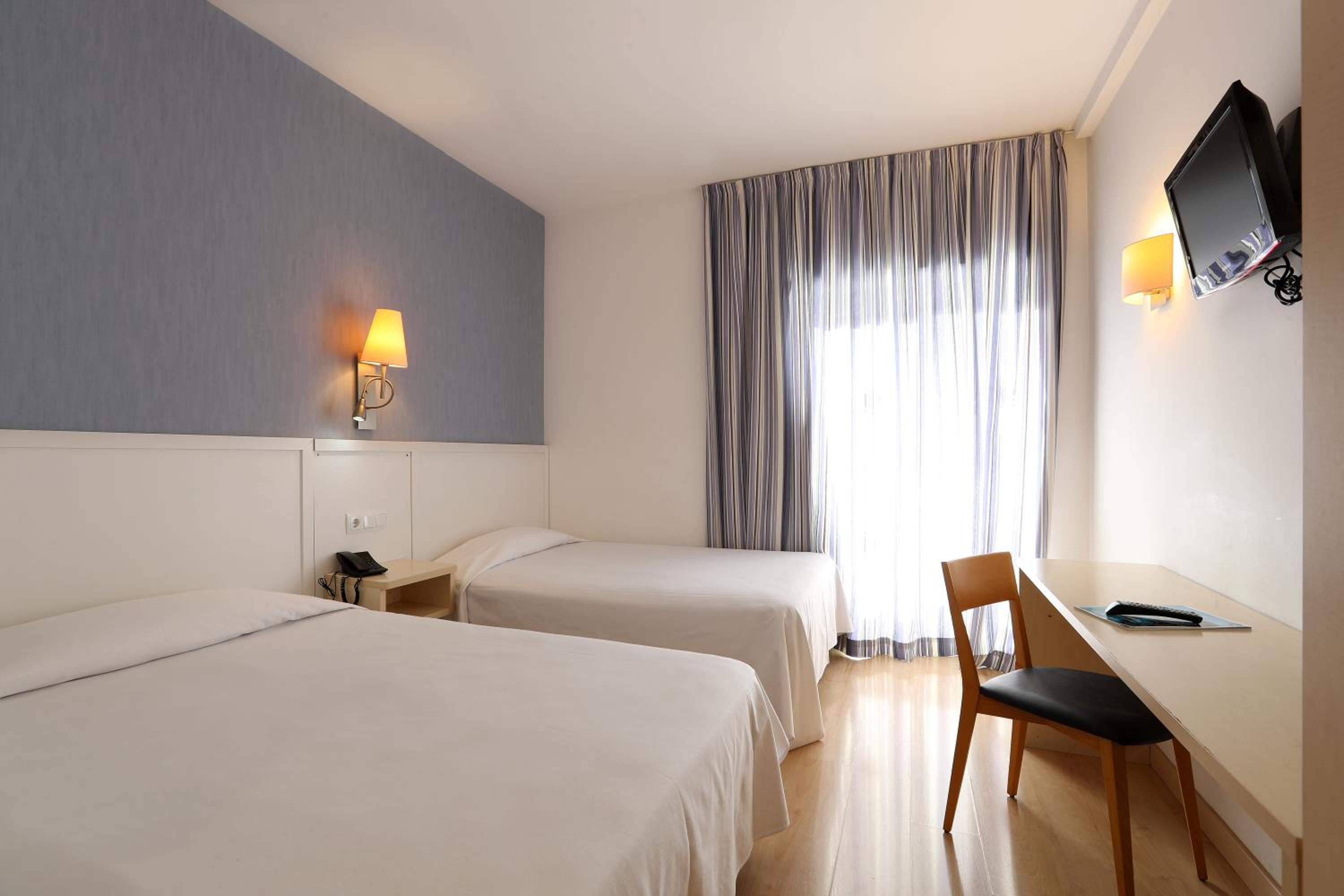 Deluxe, Twin Beds