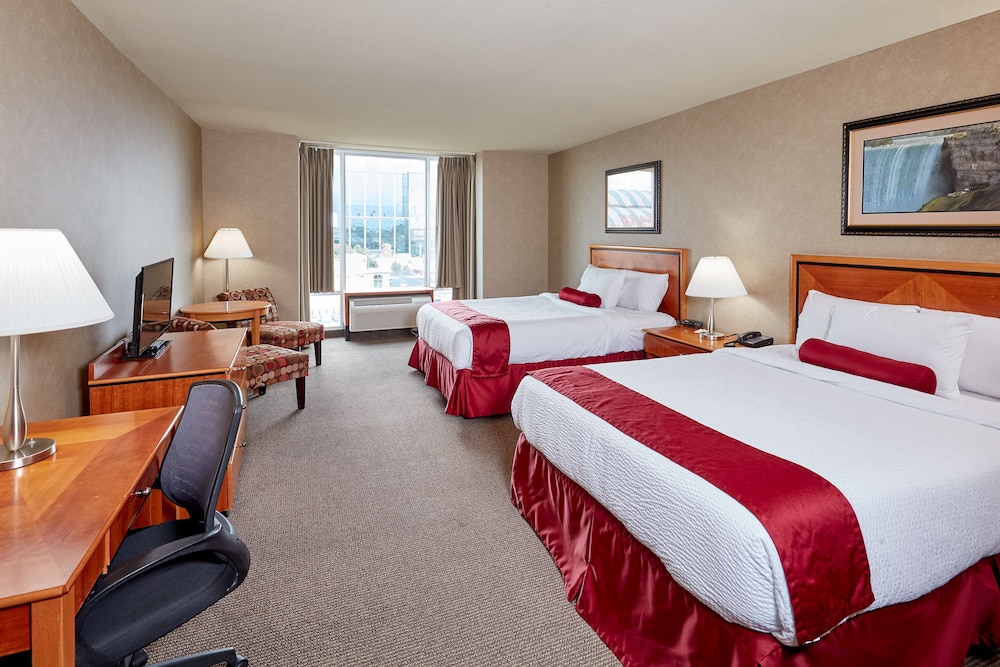 TOWER, 2 QUEEN BEDS