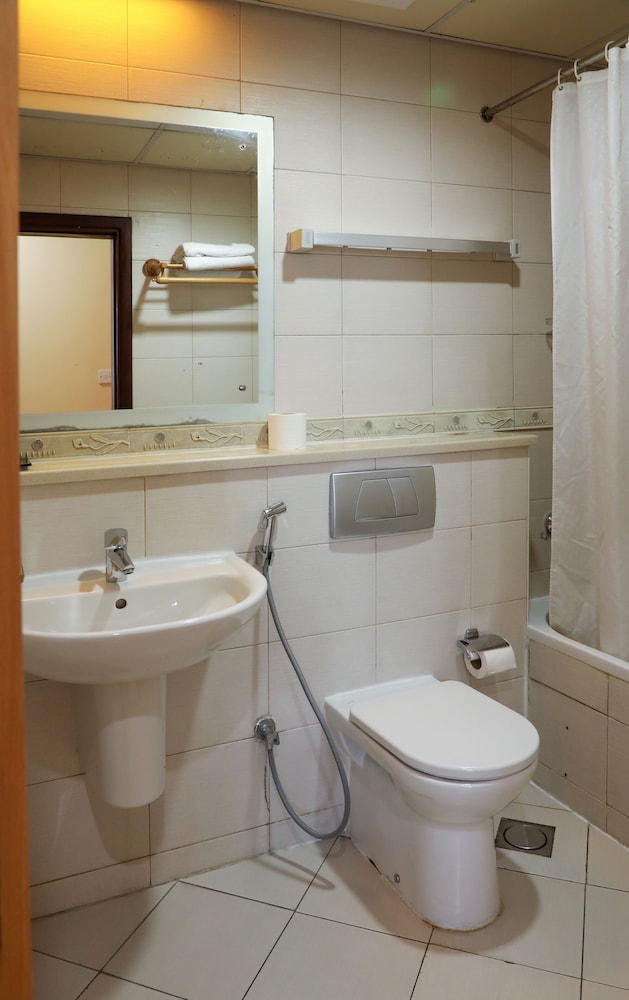Wescott Plaza Hotel Apartments L.L.C 58/59