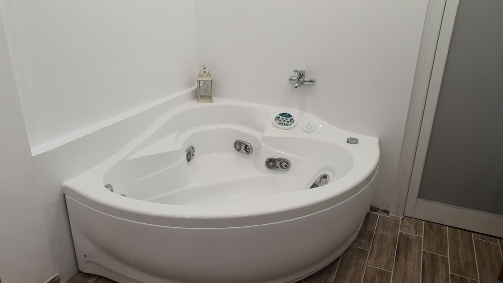 Elizabeth Suites 49/50