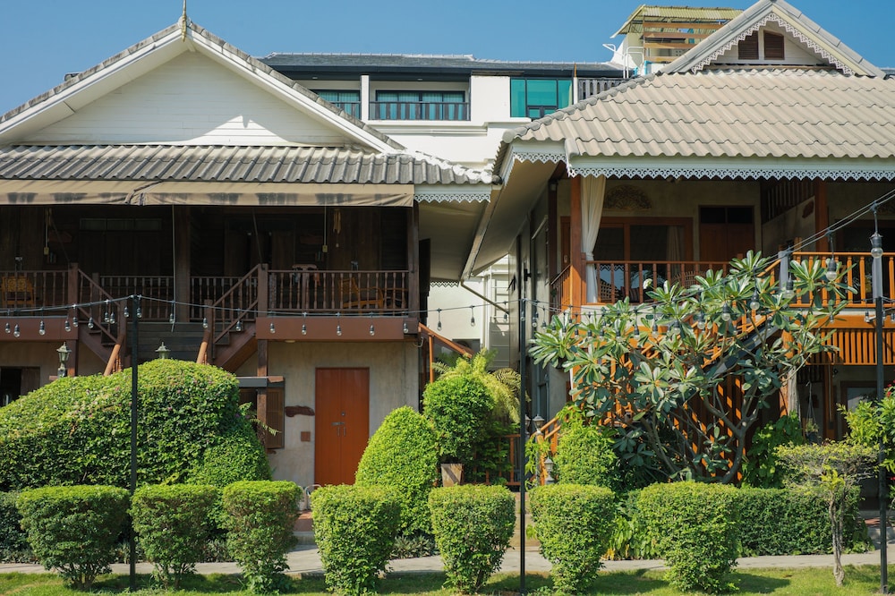 Buri Gallery House and Resort 5/50