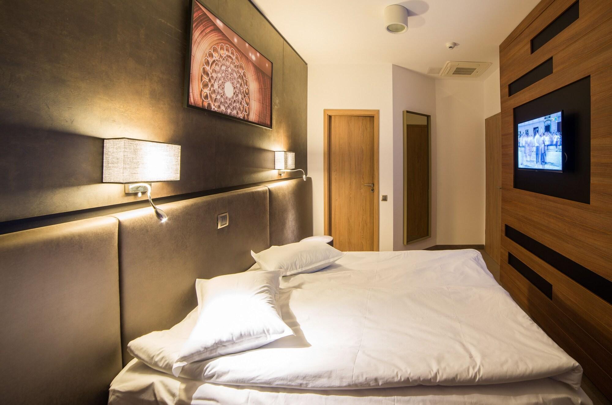 Hotel Lux Divina 9/18