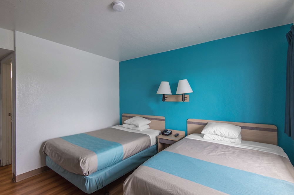 Motel6 Kansas City, MO - Airport 20/50