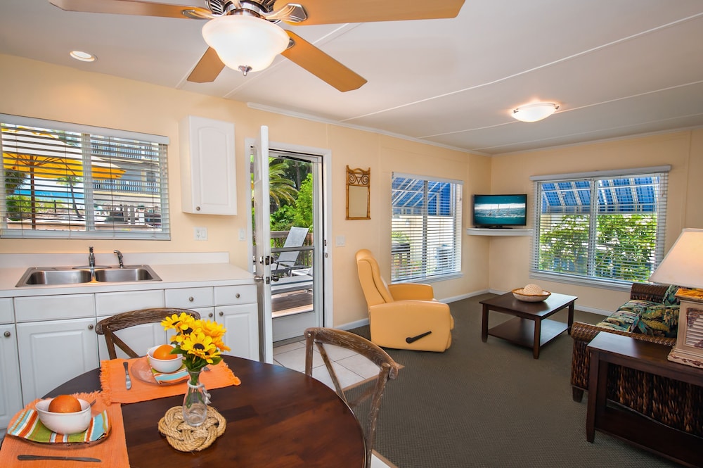 Cedar Cove Resort & Cottages 64/78