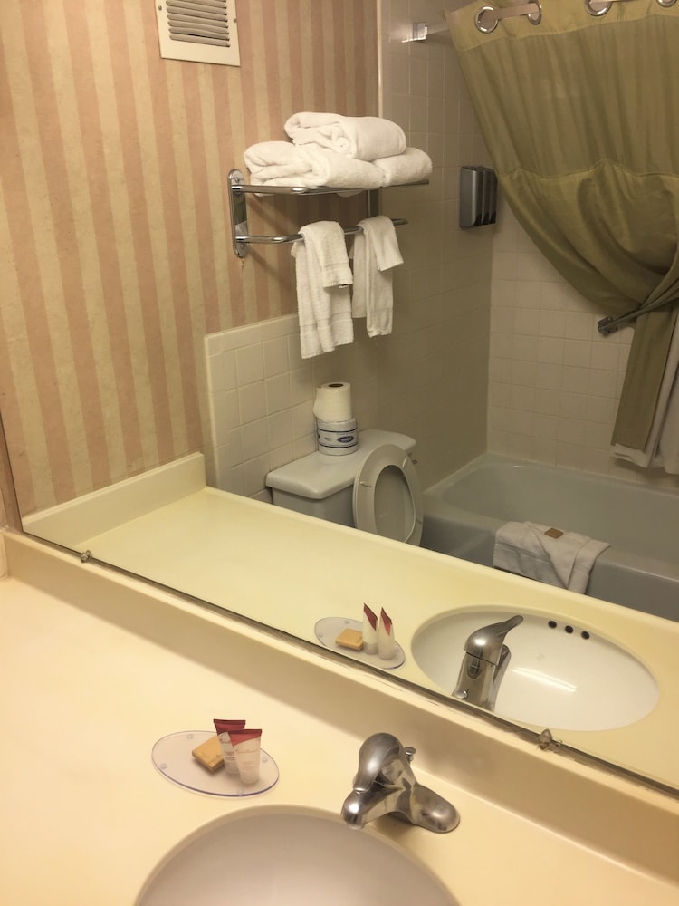 Americas Best Value Inn Suites Boise 28/37