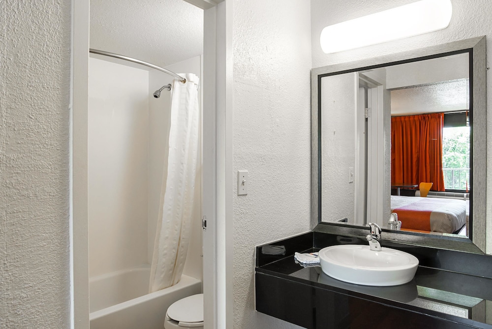 Motel6 Little Rock, AR - West photo4