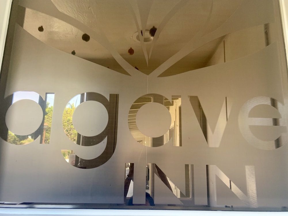 Agave Inn 5/45