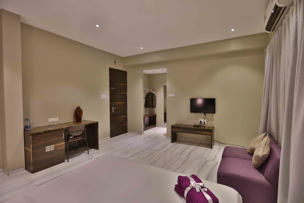 HOTEL PRESIDENT COTTAGE 13/43