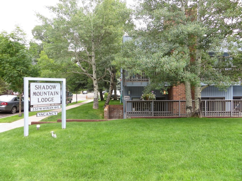Shadow Mountain Lodge 10/68